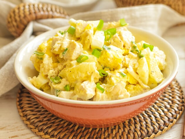 Невероятно вкусный и хрустящий. Рецепт салата за 10 минут из пекинской капусты и ананасов