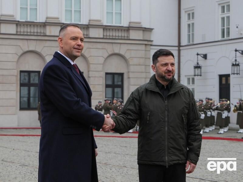 Навроцкий подарил Зеленскому 