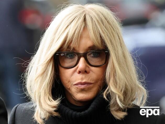 На жену Макрона подали 343 судебных иска за 