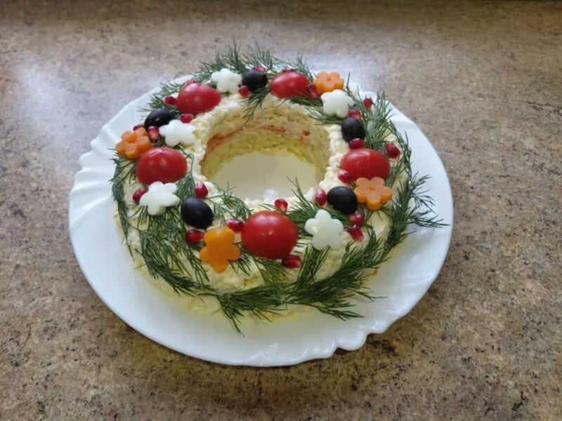 Смешайте все это – и майонезный салат удивит не только вкусом, но и видом. Быстрый рецепт