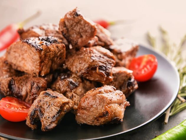 Запечіть мʼясо у цьому соусі – і воно вийде дуже мʼяким і ніжним. Простий рецепт