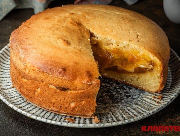 “Смачно - не означає складно”. Найпростіший заливний пиріг на кефірі