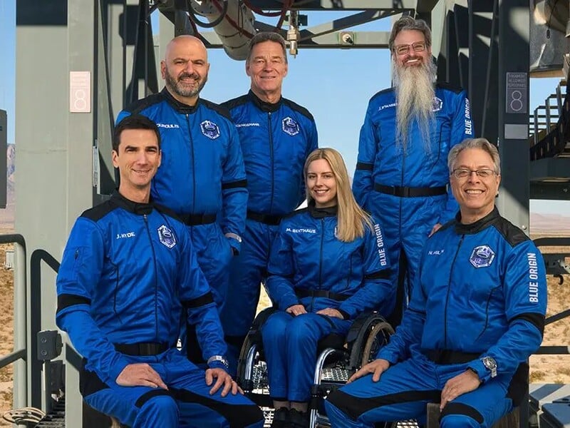 В космос впервые полетел человек в инвалидном кресле