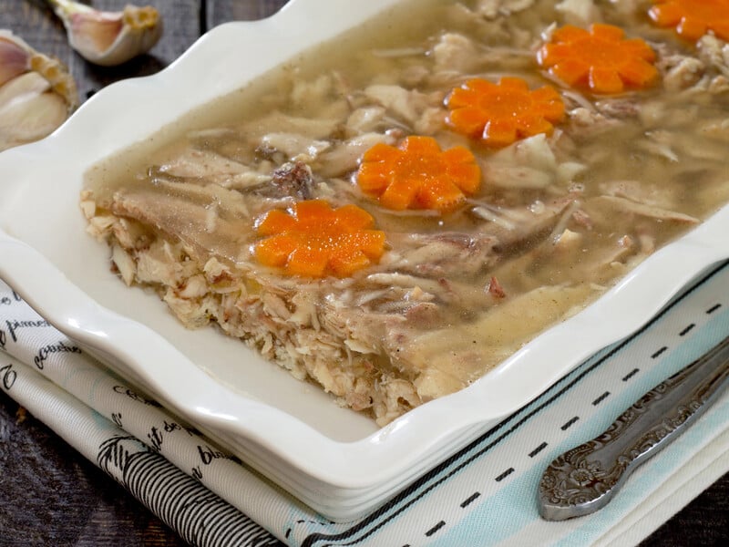 Положите это на дно кастрюли – и получится идеальный холодец без желатина. Секреты от Ярославского