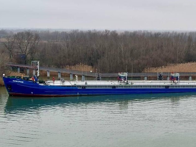 В сеть выложили фото танкера, попавшего под украинский удар в российском Ростове