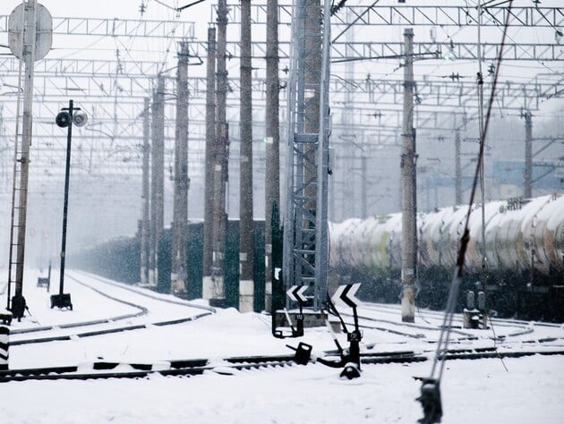 У Житомирській області – аварія вантажного й пасажирського поїздів. Є поранені, запізнюється багато рейсів