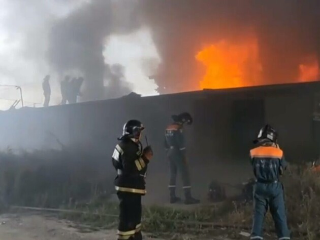 Дроны атаковали два судна на российской Кубани. На причале – сильный пожар