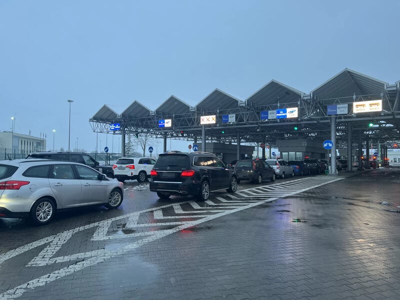 На польско-украинской границе скопились огромные очереди