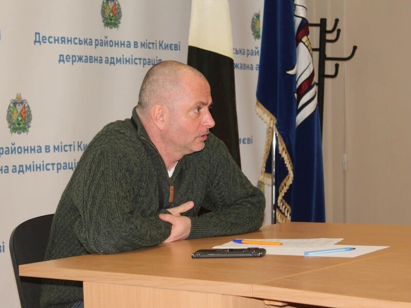 Голова Деснянського району Бахматов просить собі премію за наради й електронну пошту – ЗМІ