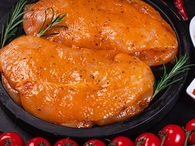 Додайте цей секретний інгредієнт – і курка вийде надзвичайно ніжною. Рецепт маринаду нашвидкуруч