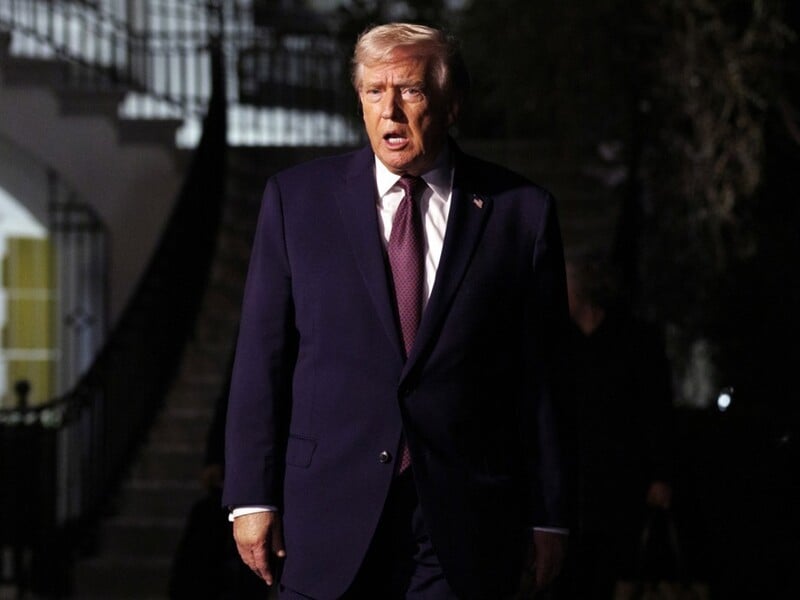 Уперше в історії дипломатичної служби. Адміністрація Трампа наказала повернутися у США десяткам послів