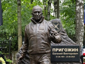 Россиянина, наклеившего на могилу Пригожина плакат с надписью 
