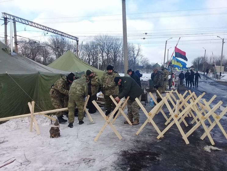Блокада в Луганской области: В полиции заявили, что нашли взрывчатку на месте расположения активистов