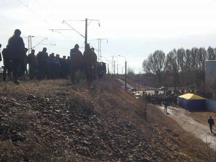 Учасники торгової блокади заявили, що почали зупиняти вантажні поїзди з РФ у Сумській області