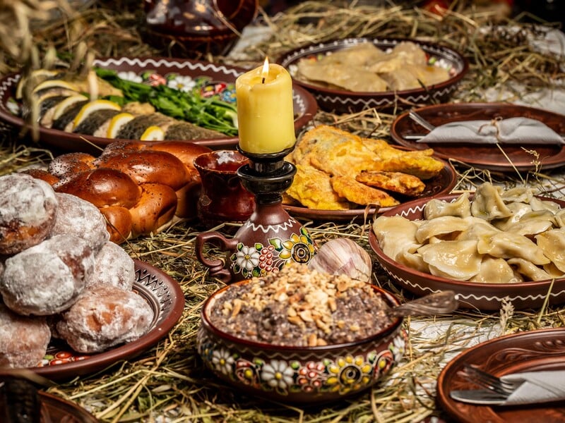 На Різдво обов'язково покладіть це на стіл – і родина буде під захистом. Головні традиції українців