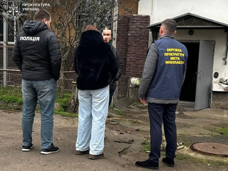 У Миколаєві у шкільній їжі виявили кишкову паличку. Двох посадовців повідомили про підозру