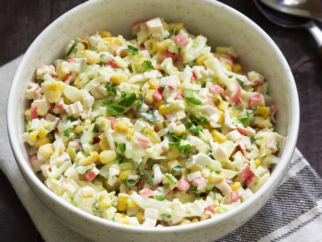 Додайте цей продукт у салат з крабовими паличками – і він вийде набагато смачнішим. Рецепт