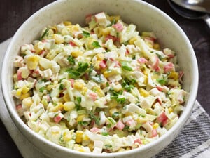 Додайте цей продукт у салат із крабовими паличками – і він вийде набагато смачнішим. Рецепт