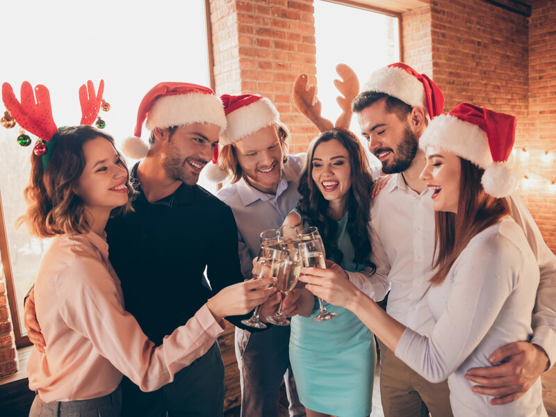 Відмовтеся від одягу цього кольору в новорічну ніч. Модні поради для зустрічі Вогняного Коня