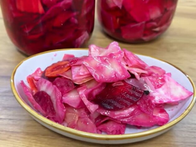 Положите это на дно банки – и маринованная капуста получится сочная и хрустящая. Рецепт маринада