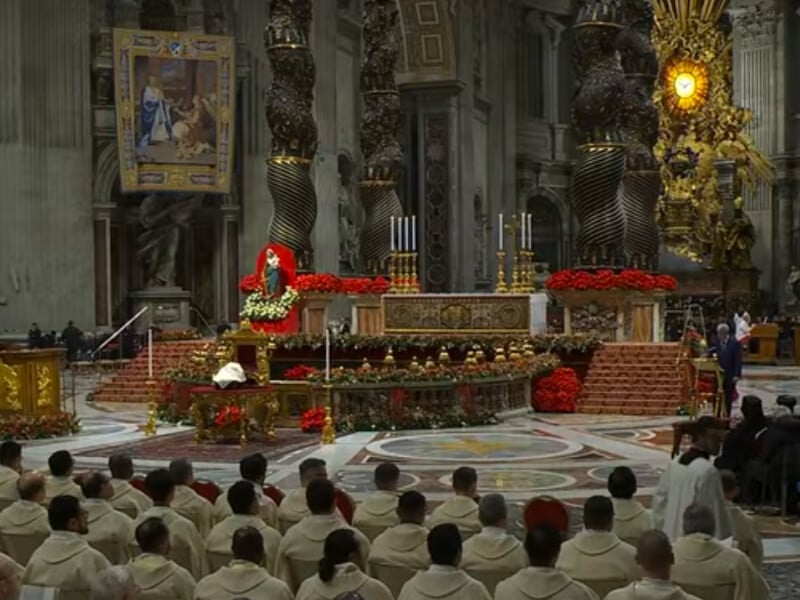 В Ватикане началась Рождественская служба. Видео