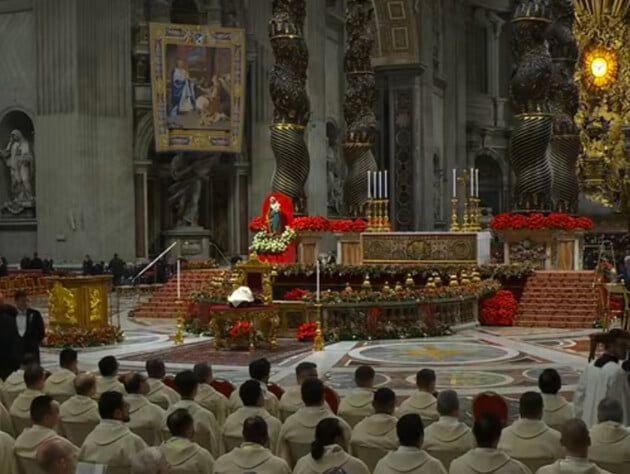 В Ватикане началась Рождественская служба. Видео