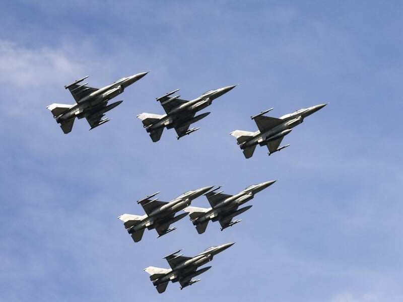 Польща перехопила літак РФ і частково закрила повітряний простір через повітряні кулі з Білорусі