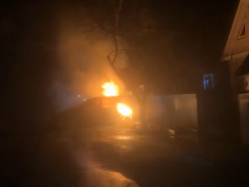 У Черкаській області підірвали автомобіль. Місцевий депутат встиг вистрибнути 