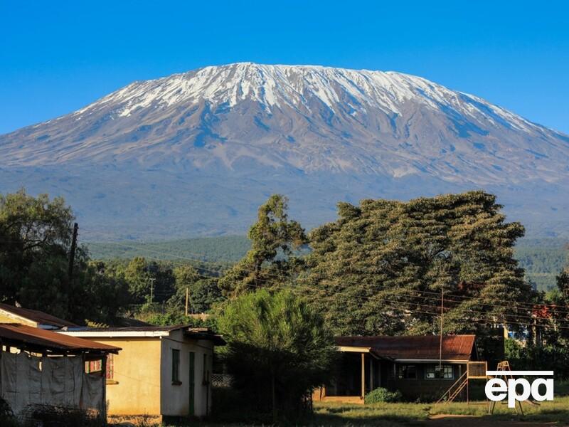 На высочайшей горе Африки произошла авиакатастрофа, ее жертвами стали граждане трех стран