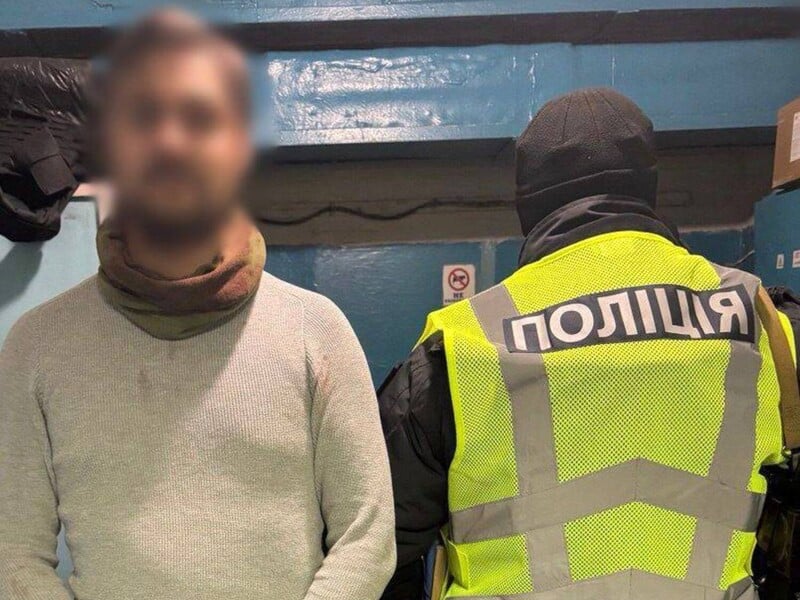 Конфлікт у київському метро закінчився ножовими пораненнями – деталі від поліції