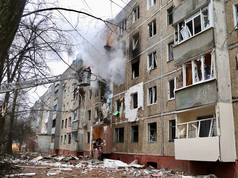 "Звуку не було, просто вибух". Під час удару РФ по Чернігову постраждали діти, декому пощастило