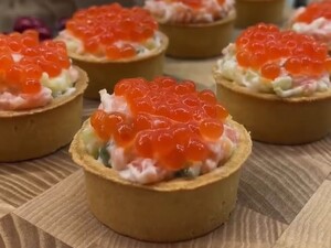 Всего пять минут – и получится самая вкусная праздничная закуска. Секрет – в изумительной начинке