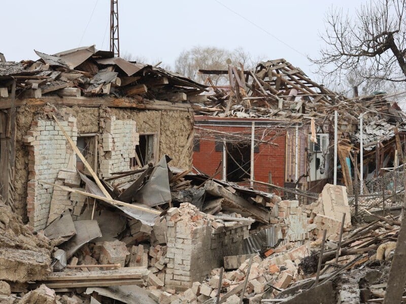 "Зруйнована вулиця, багато житлових будинків". РФ ударила ракетою по Умані, уже шестеро постраждалих