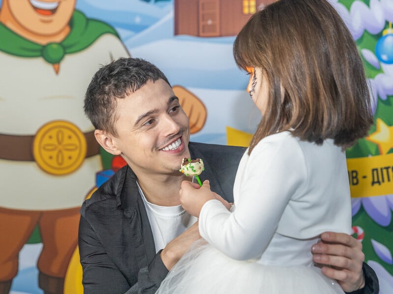 Злата Огнєвіч і Микита Алексеєв узяли участь у "Новорічних пригодах Котигорошка" від Фонда Ріната Ахметова