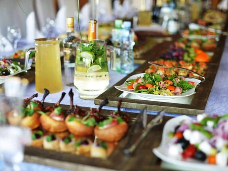 Никогда не делайте это во время застолья, чтобы не испортить праздник. Советы от тренера