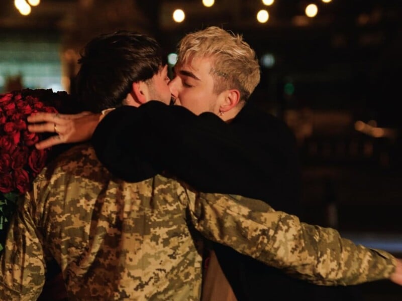 28-річний Melovin, який місяць тому заручився з бойфрендом, повідомив про поповнення в їхній сім'ї. Фото