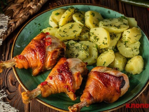 Потомите в этом куриные голени – и они будут очень нежные. Секрет изумительного вкуса – в особом маринаде