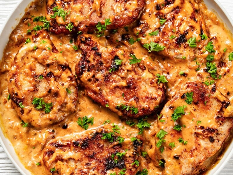 Щоб відбивні вийшли дуже м'якими і соковитими – приготуйте їх так. Рецепт без зайвої мороки