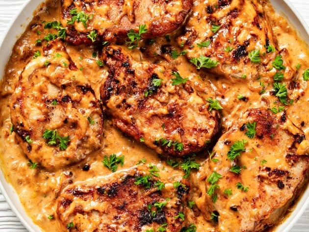 Щоб відбивні вийшли дуже мʼякі і соковиті – приготуйте їх так. Рецепт без зайвої мороки