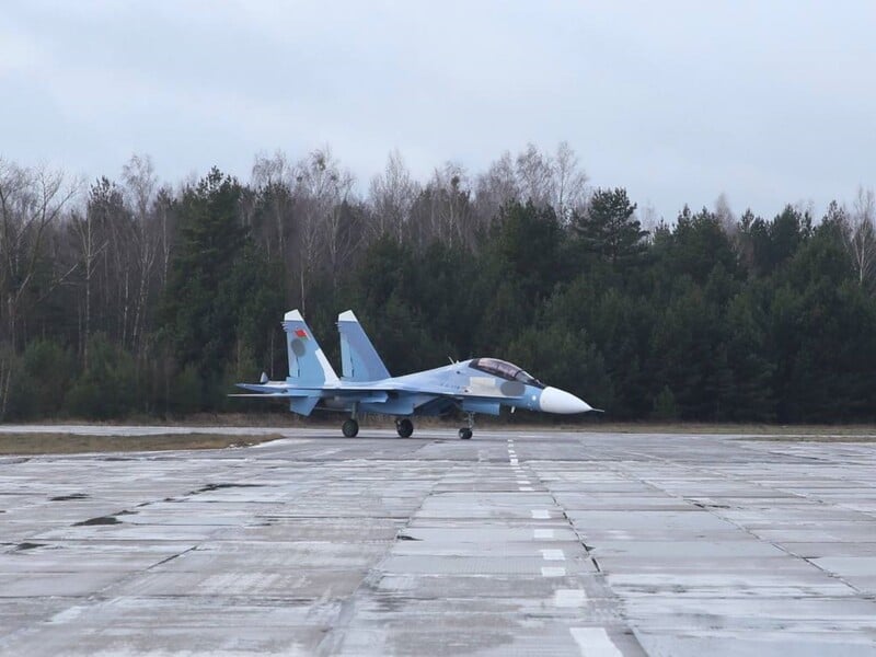 РФ передала Білорусі партію винищувачів. Фото