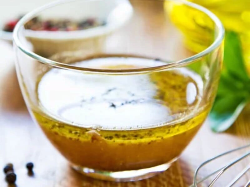 Смешайте это с медом – и получится нежный соус, который подойдет для любого салата. Рецепт