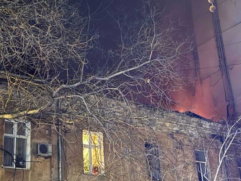 РФ атаковала Одессу, дрон попал в жилой дом