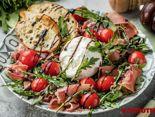 Ідеальний салат після важки майонезних страв – приготуйте його за кілька хвилин. Рецепт Клопотенка