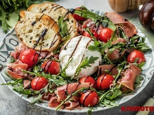 Ідеальний салат після важких майонезних страв – приготуйте його за кілька хвилин. Рецепт Клопотенка