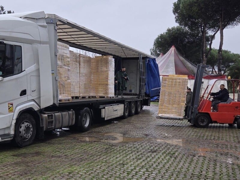 "Не только молится". Папа римский отправил украинцам суп