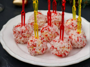 Сформуйте кульки з маси із крабових паличок – і отримаєте найсмачнішу закуску. Швидкий рецепт