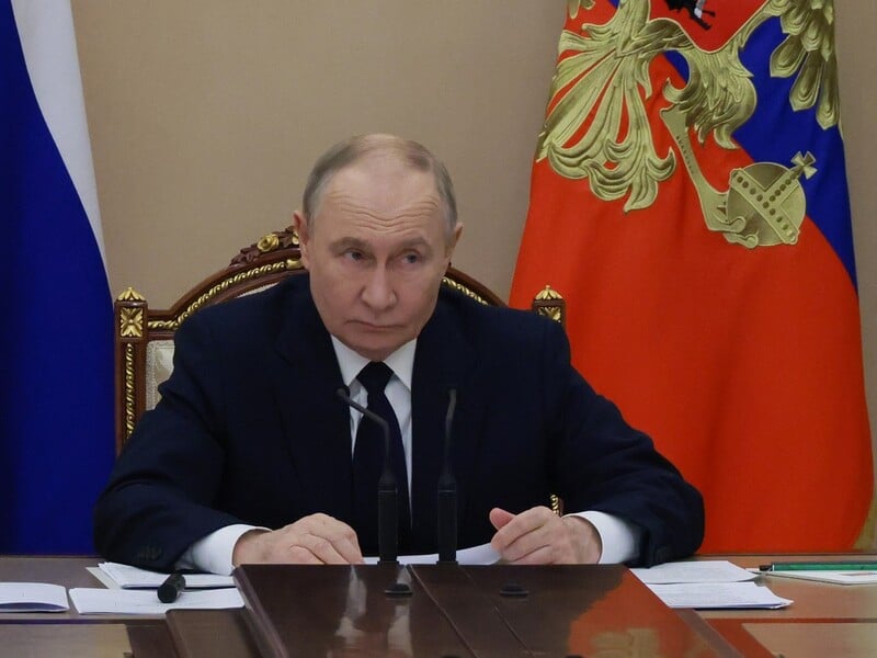 Путин, рассказывавший Трампу о "стремлении" к миру, заявил, что Россия продолжит воевать