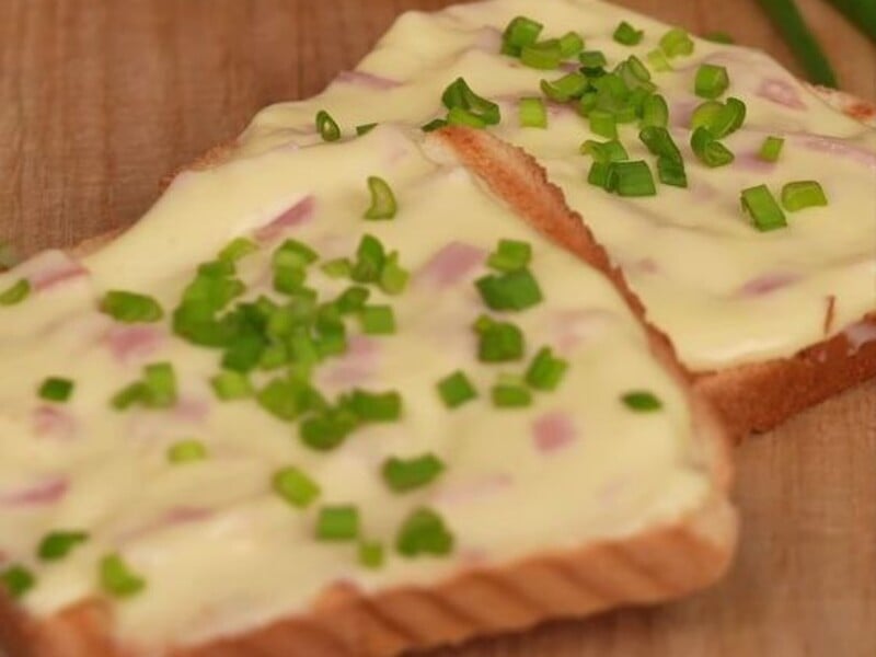 Змішайте це, варіть сім хвилин – і отримаєте набагато смачніший плавлений сир, ніж у магазині