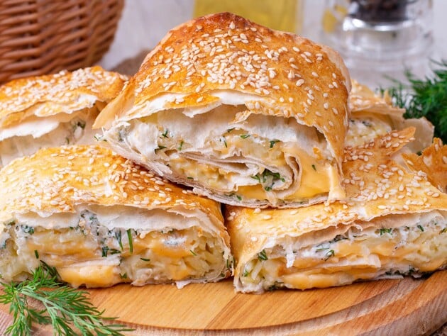 Загорніть цю начинку в лаваш – і не зможете відірватися від такого рулету. Дуже швидкий рецепт