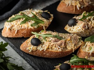 Сытная закуска без лишних хлопот. Бутерброды с вкусной рыбной намазкой